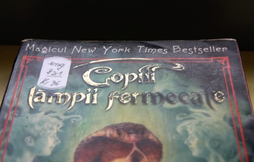 (Detaliu copertă. Clic ca să măreşti imaginea. Foto @)